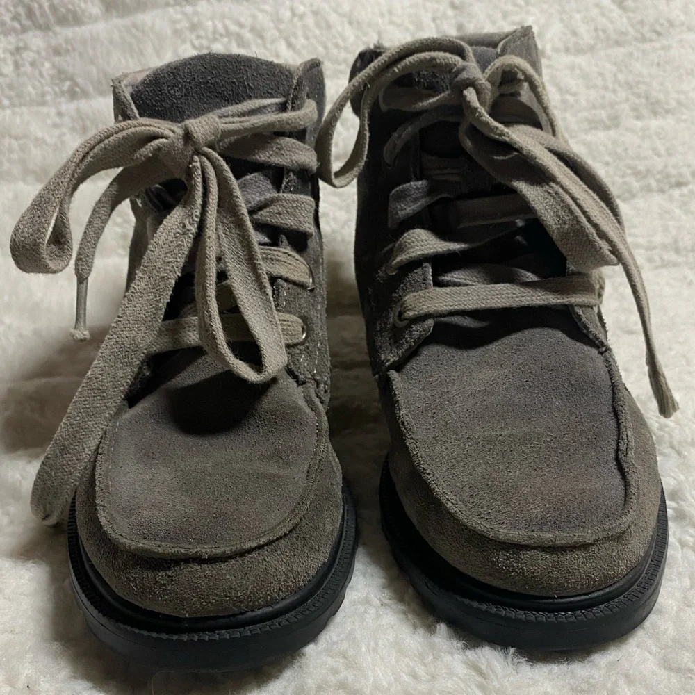 Sorel Youth Madson Moc Toe Waterproof Ankle Boots Boys Gray Suede Laced Size 1 - Picture 4 of 10